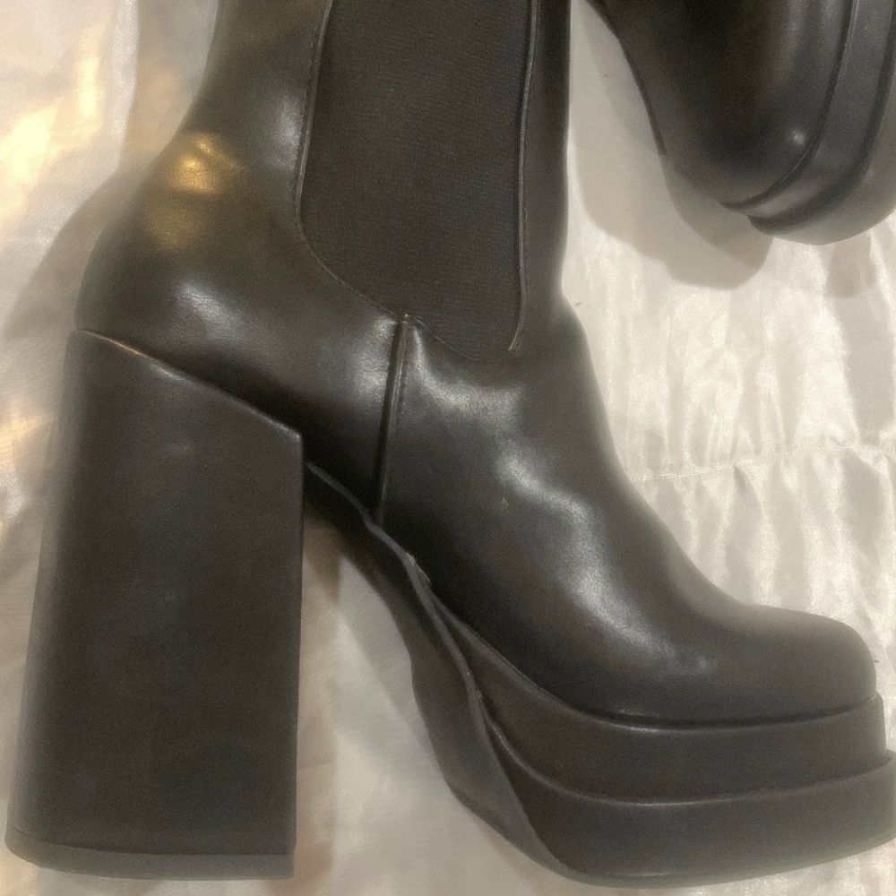 Boot (ankle) - Picture 4 of 13
